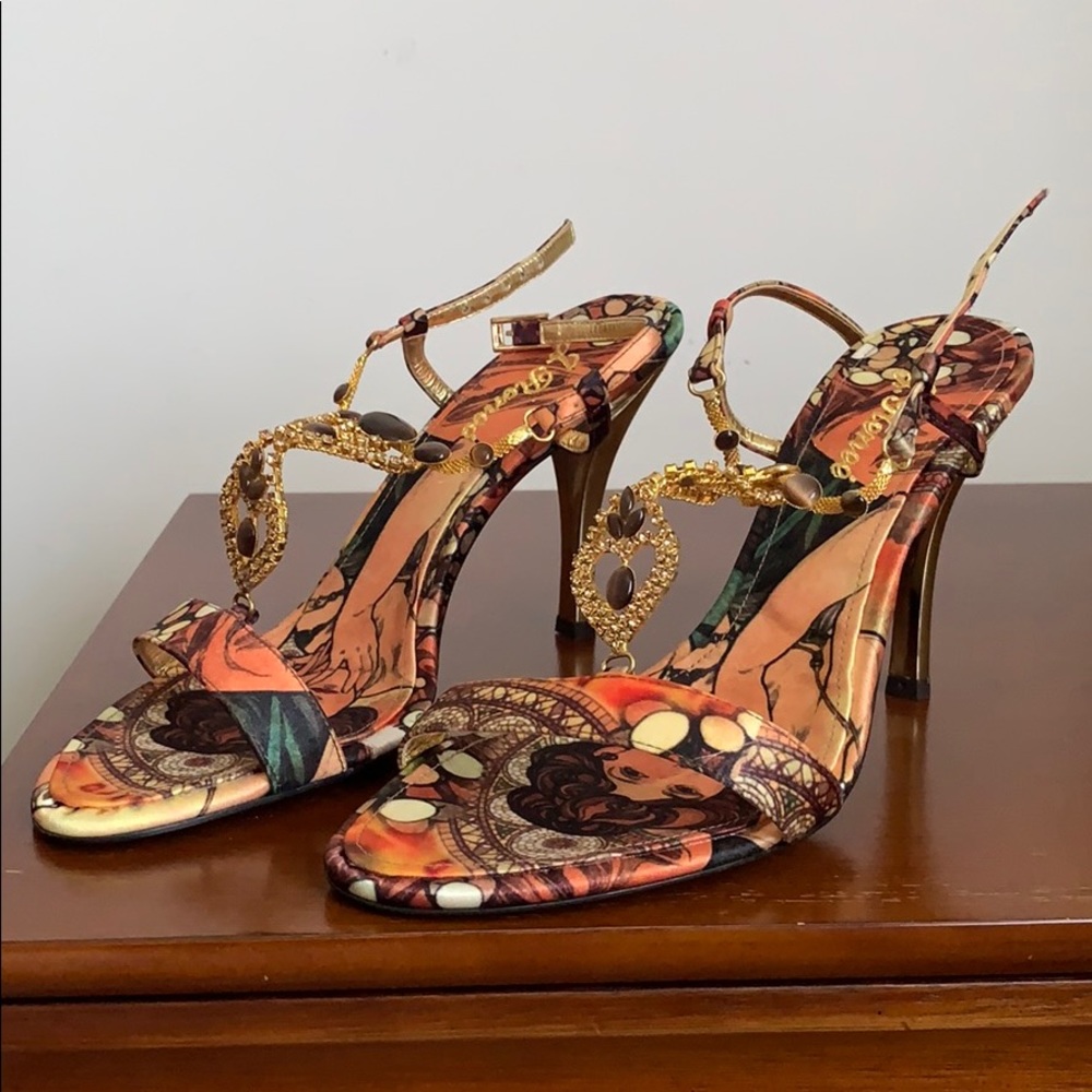 WOMANS SIZE 9 1/2 HEELS